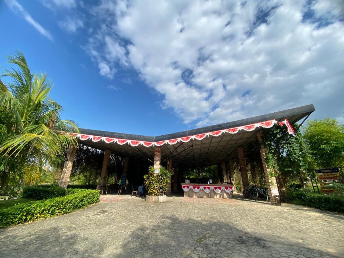 "D'Bamboo Kamp" Desa Wisata Ekang Lagoi Ngoại thất bức ảnh