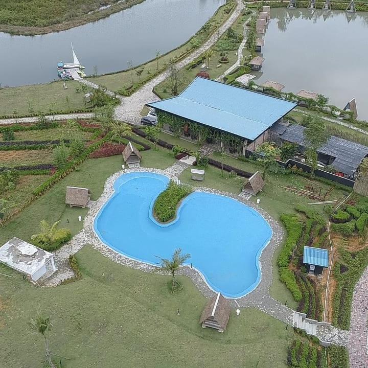 "D'Bamboo Kamp" Desa Wisata Ekang Lagoi Ngoại thất bức ảnh