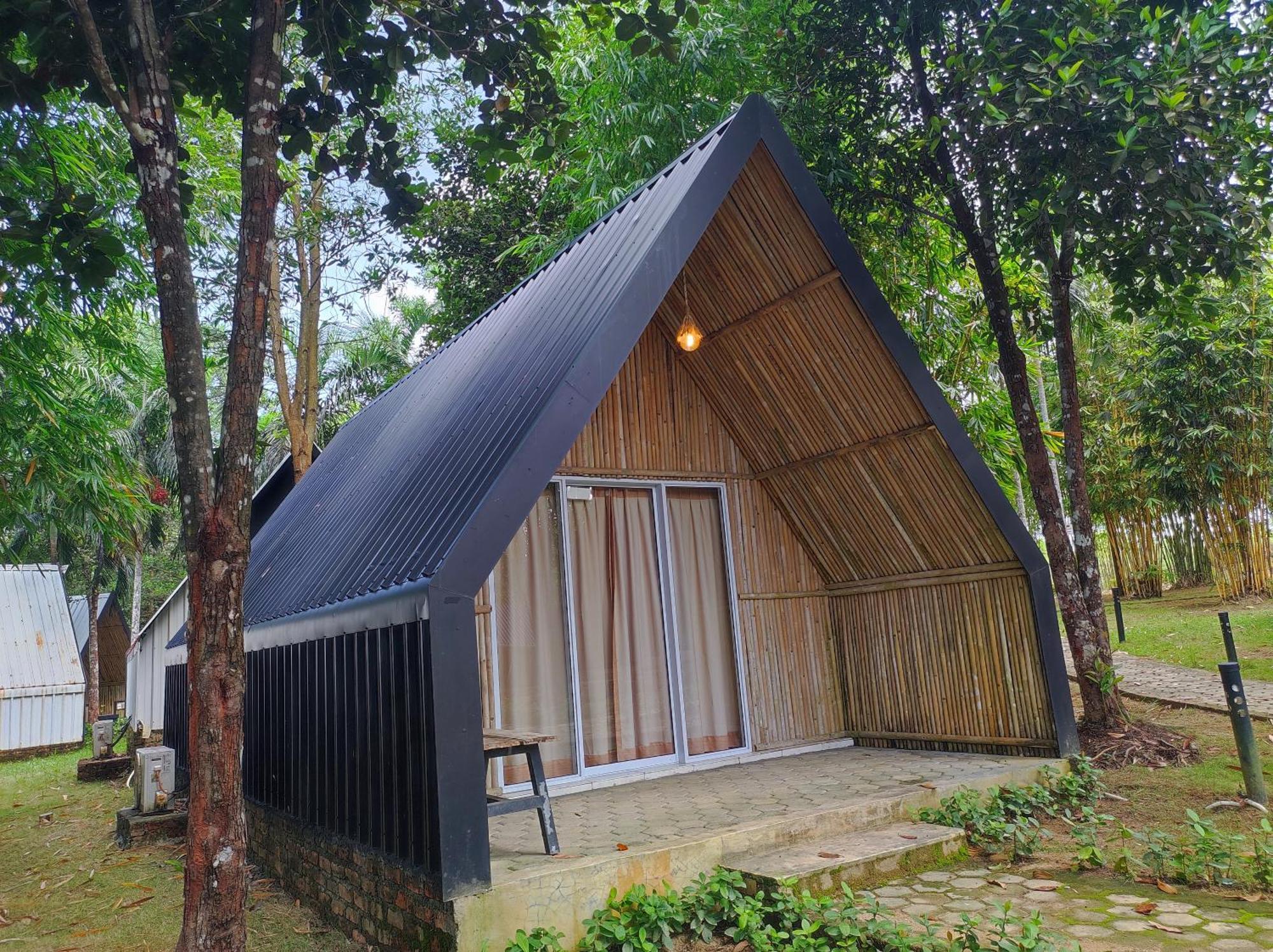 "D'Bamboo Kamp" Desa Wisata Ekang Lagoi Ngoại thất bức ảnh